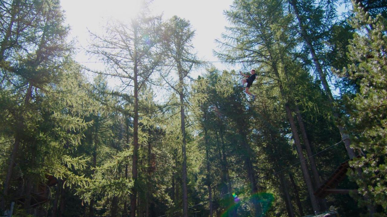 Baumzelte Robis Waldspielpark Hotel Grächen Екстериор снимка