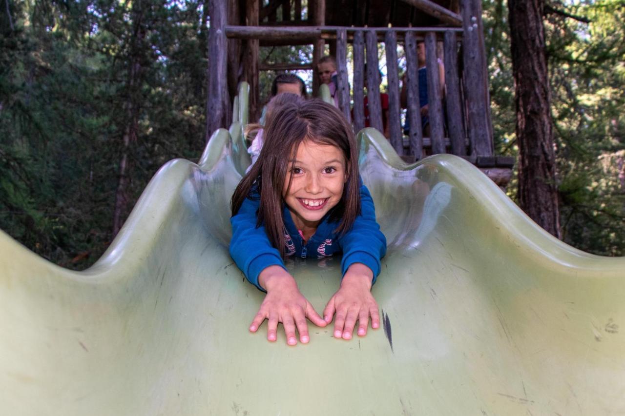 Baumzelte Robis Waldspielpark Hotel Grächen Екстериор снимка